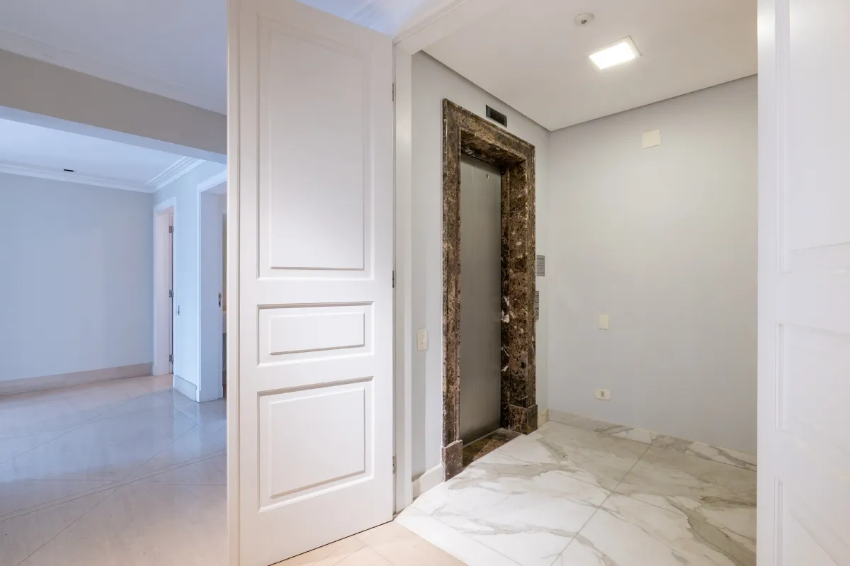 Maison de Orleans - 18