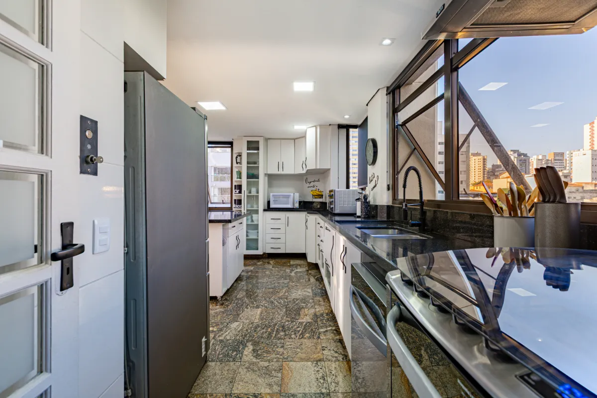 Apartamento à venda com 208m², 3 quartos com vaga - 28