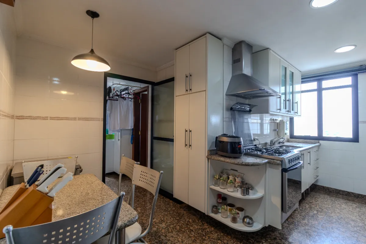 Apartamento à venda com 183m², 4 quartos com vaga - 32