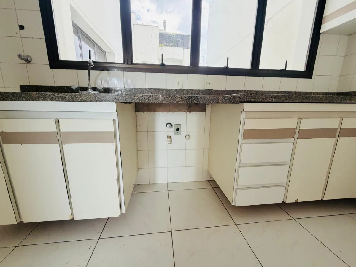 Apartamento à venda com 148m², 3 quartos com vaga - 33