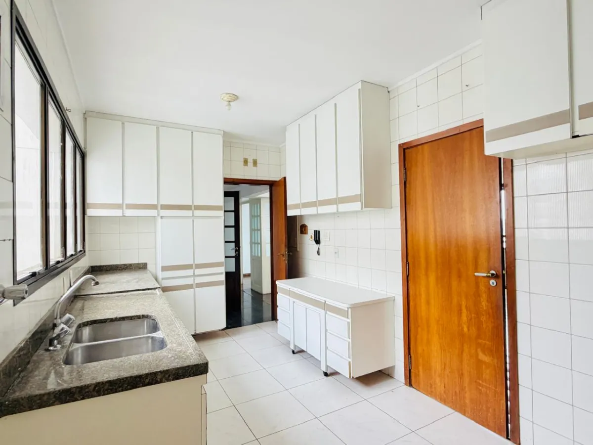 Apartamento à venda com 148m², 3 quartos com vaga - 35
