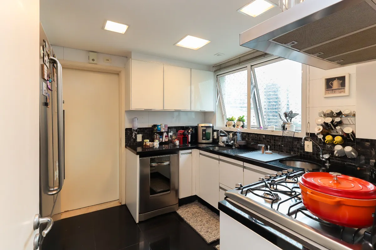 Apartamento à venda com 210m², 4 quartos com vaga - 38